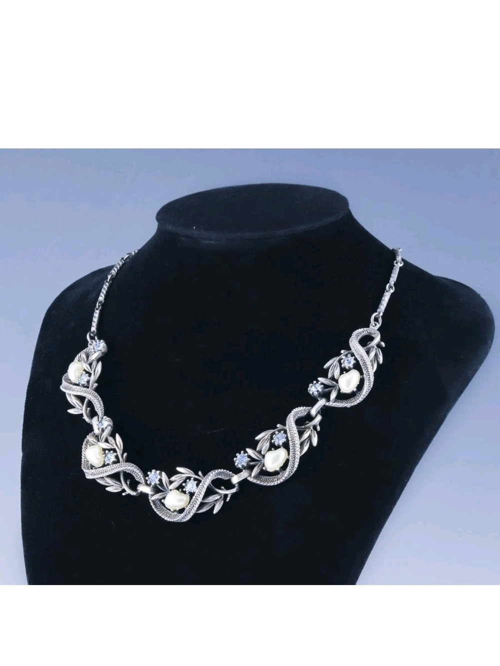FINE VINTAGE SIGNED CORO FAUX PEARL & AQUAMARINE SILVER TONE STATEMENT NECKLACE